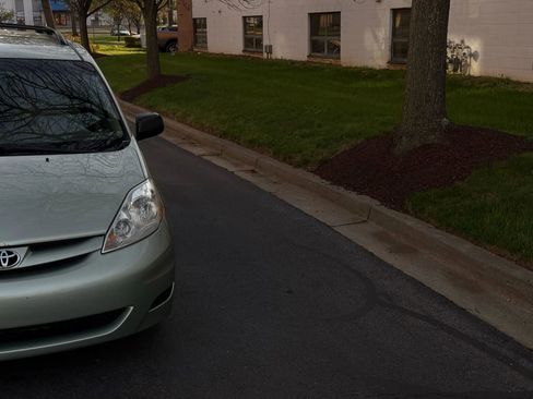 Used 2010 Toyota Sienna LE image 11