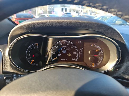 Used 2020 Jeep Grand Cherokee Limited AWD/4WD image 21