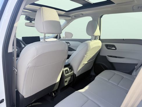 Used 2024 Nissan Rogue SL w/ SL Premium Package image 37