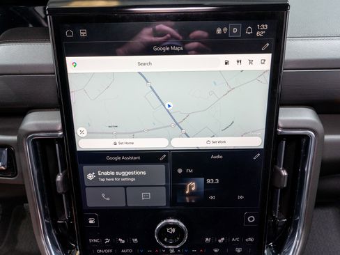 Used 2025 GMC Yukon XL Denali RWD image 17