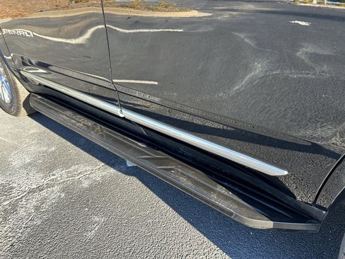 Certified 2023 GMC Yukon Denali image 29