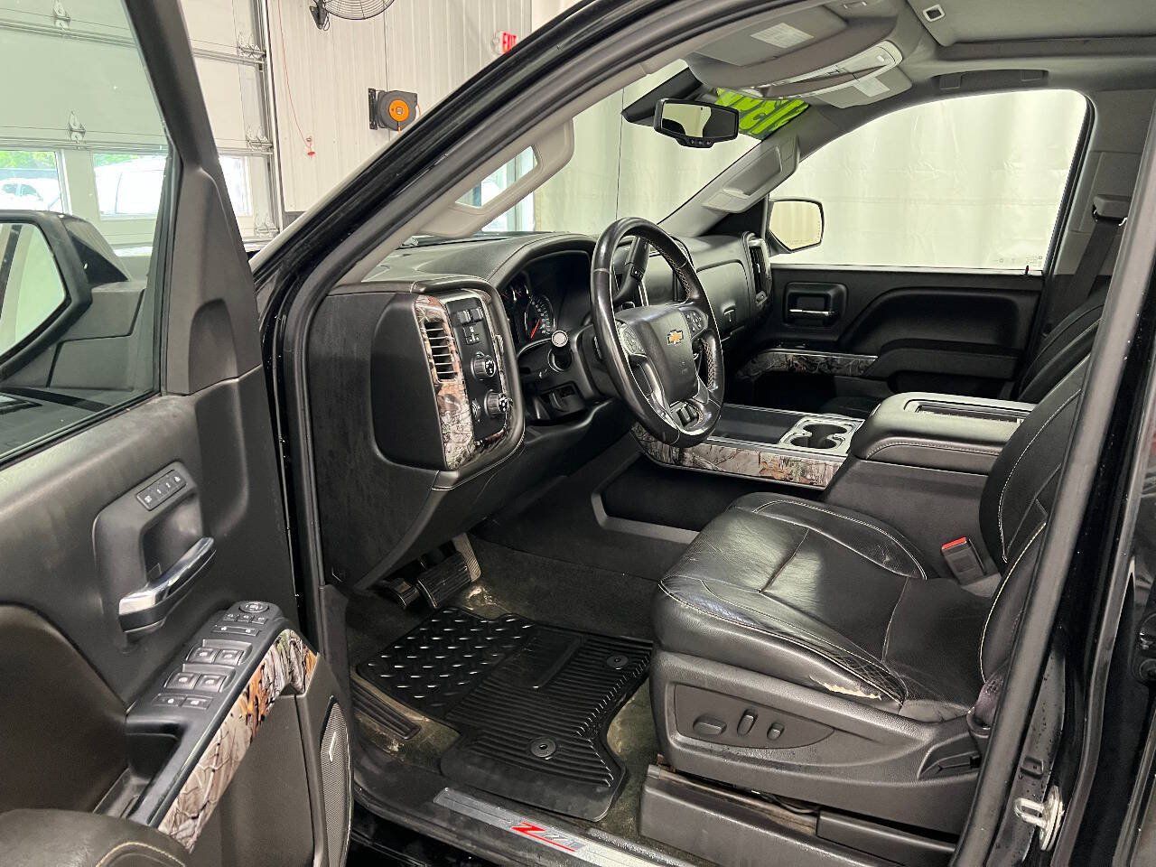 Used 2017 Chevrolet Silverado 1500 LTZ Z71 w/ Realtree Edition AWD/4WD image 7