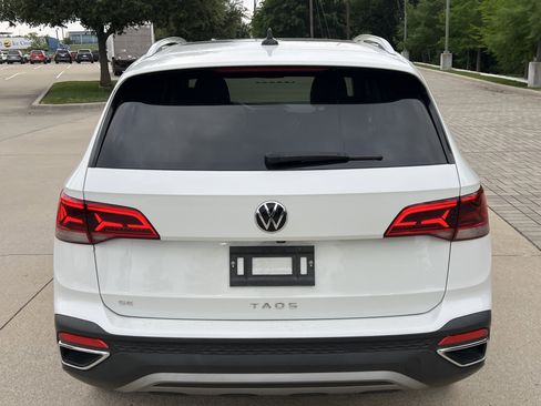 Certified 2023 Volkswagen Taos SE w/ Panoramic Sunroof Package FWD image 9