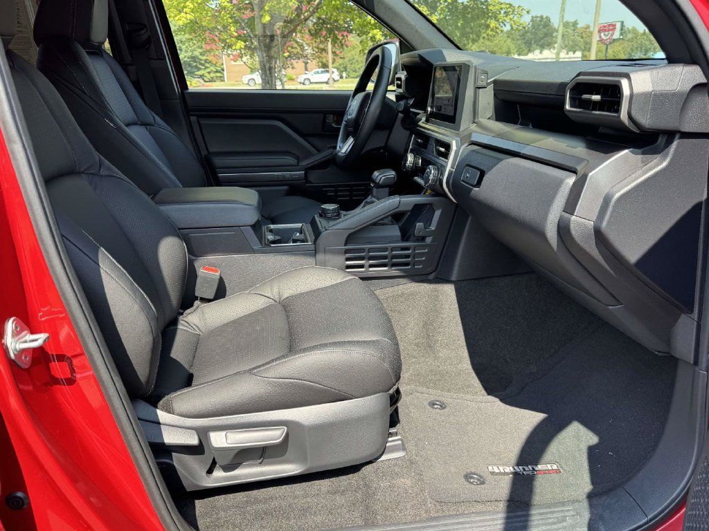 Used 2025 Toyota 4Runner TRD Sport AWD/4WD image 15