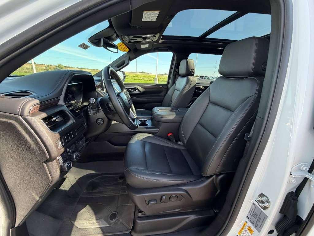 Used 2024 Chevrolet Suburban Z71 w/ Luxury Package AWD/4WD image 18