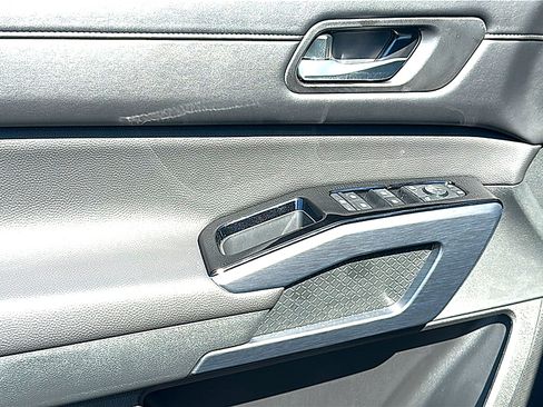 New 2026 Nissan Pathfinder SL FWD image 13