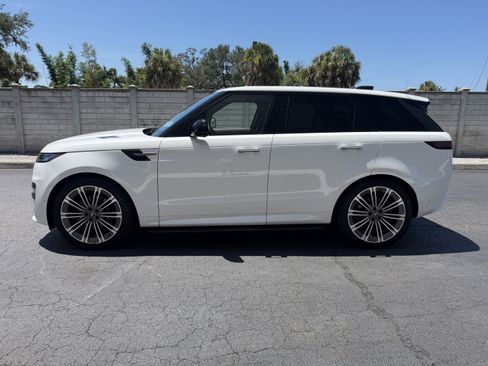 Used 2024 Land Rover Range Rover Sport Dynamic SE AWD/4WD image 2