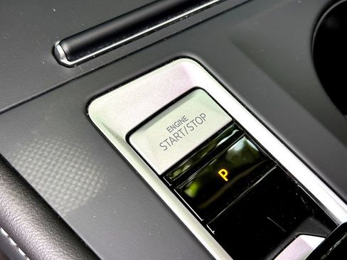 Certified 2026 Volkswagen Atlas SE FWD image 20