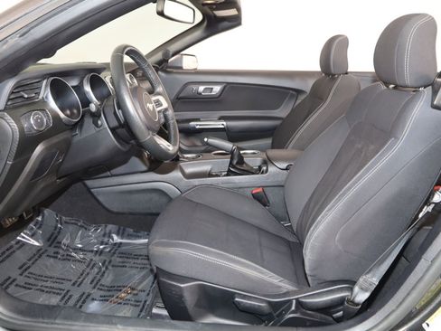 Used 2020 Ford Mustang Convertible RWD image 9