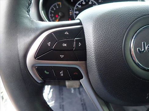 Used 2019 Jeep Grand Cherokee Altitude AWD/4WD image 16