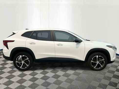 Used 2024 Chevrolet Trax RS w/ Driver Confidence Package FWD image 6