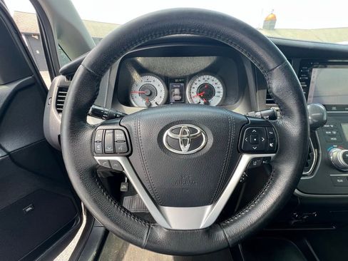 Used 2020 Toyota Sienna SE Premium image 31