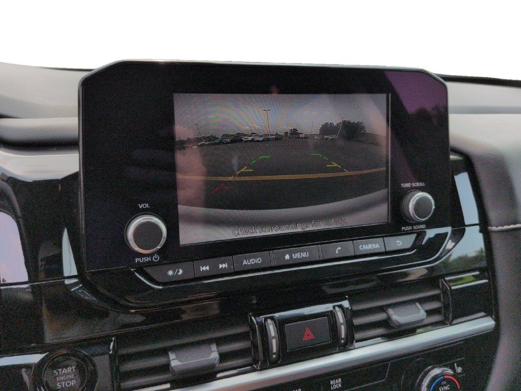 Used 2025 Nissan Pathfinder SV FWD image 15
