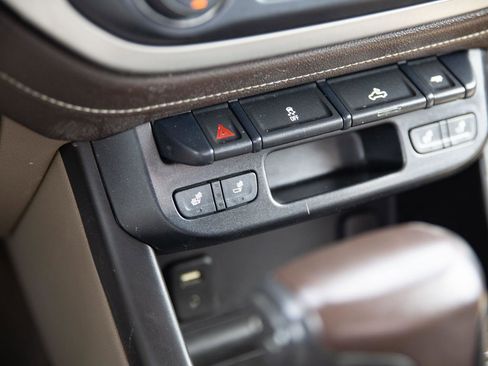 Used 2018 GMC Canyon SLE w/ SLE Convenience Package image 17