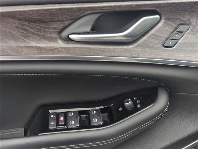 Used 2023 Jeep Grand Cherokee Overland AWD/4WD image 8