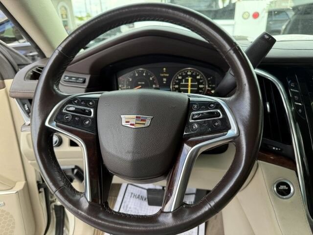 Used 2015 Cadillac Escalade Luxury RWD image 18