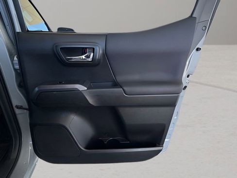 Used 2018 Toyota Tacoma TRD Off-Road image 35