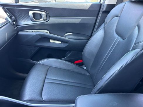 Used 2023 Kia Sorento S image 6