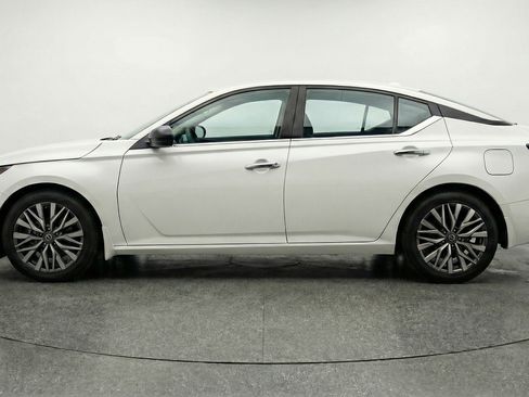 Used 2025 Nissan Altima 2.5 SV FWD image 5