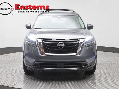 Used 2022 Nissan Pathfinder SV AWD/4WD image 2