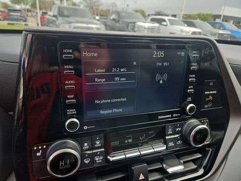 Used 2022 Toyota Highlander XLE image 13