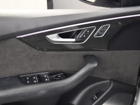Used 2019 Audi Q8 Prestige w/ Luxury Package AWD/4WD image 15