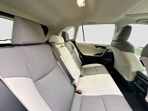 Used 2022 Toyota RAV4 XLE w/ Convenience Package FWD image 30