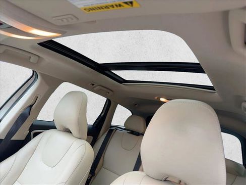 Used 2017 Volvo XC60 T5 Inscription w/ Advanced Package image 16