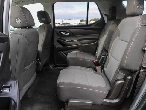 Used 2018 Chevrolet Traverse LT image 18