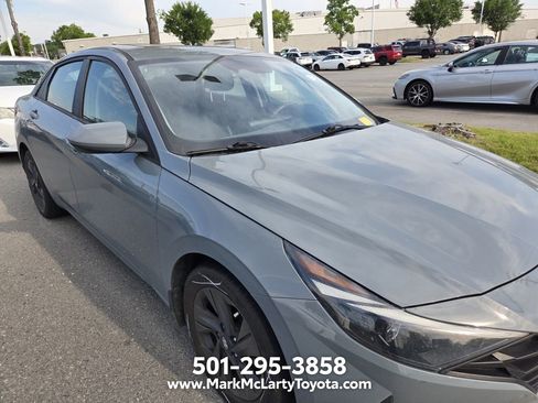 Used 2023 Hyundai Elantra SEL FWD image 4