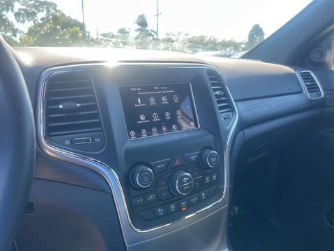 Used 2021 Jeep Grand Cherokee Laredo image 11