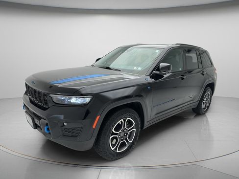 Used 2023 Jeep Grand Cherokee Trailhawk w/ Advanced Protech Group II AWD/4WD image 8