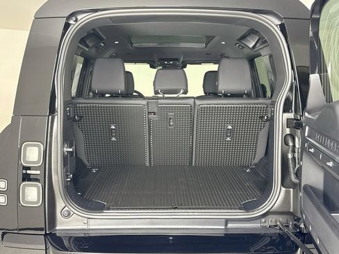 Used 2026 Land Rover Defender 110 X-Dynamic SE AWD/4WD image 25