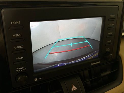 Used 2020 Toyota RAV4 LE FWD image 26