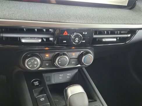 Used 2025 Nissan Kicks SV image 37