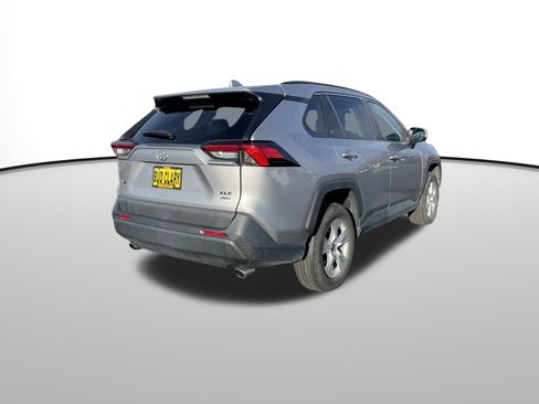 Used 2020 Toyota RAV4 XLE w/ Convenience Package image 3