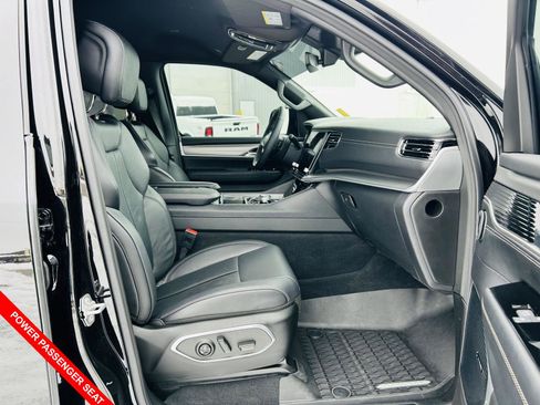 Used 2025 Jeep Wagoneer Series II image 35