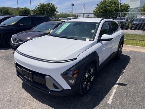 Used 2025 Hyundai Kona SEL FWD image 3