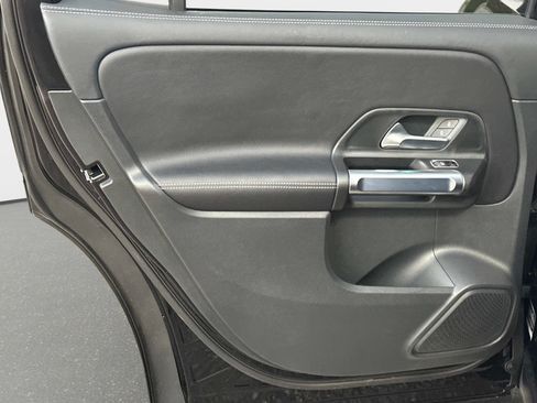 Used 2025 Mercedes-Benz GLB 250 image 13