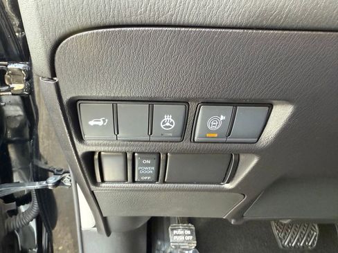 Used 2024 Nissan Armada SL w/ Captain's Chairs Package image 25