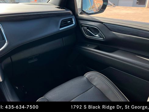 Used 2023 GMC Yukon XL SLT AWD/4WD image 10