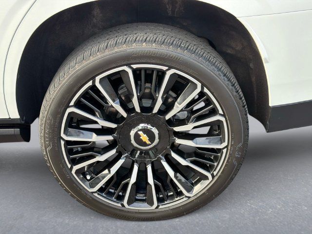 Used 2025 Chevrolet Tahoe High Country AWD/4WD image 10