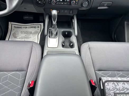 Used 2025 Nissan Frontier SV w/ SV Convenience Package image 17