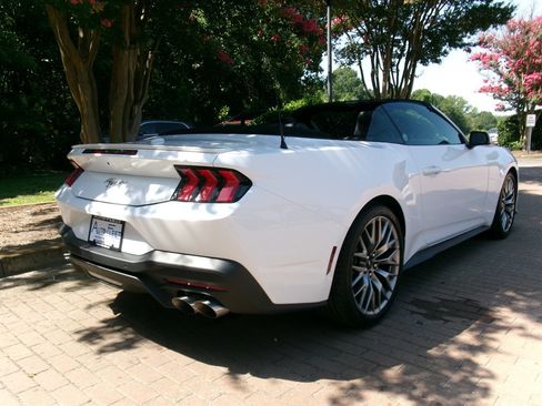 Used 2025 Ford Mustang Premium RWD image 5