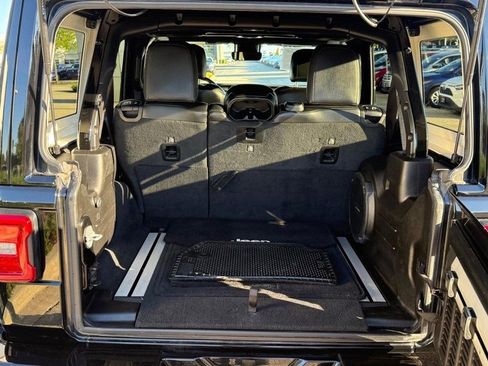 Used 2022 Jeep Wrangler Unlimited Sahara image 16