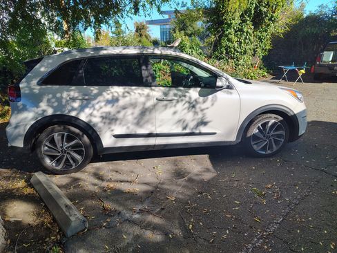 Used 2019 Kia Niro Touring image 16