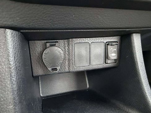 Used 2015 Toyota Corolla LE image 28