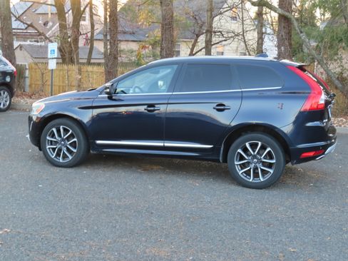 Used 2017 Volvo XC60 T6 Dynamic w/ Climate Package image 7