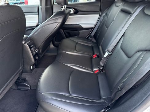 Used 2026 Jeep Compass Limited image 12