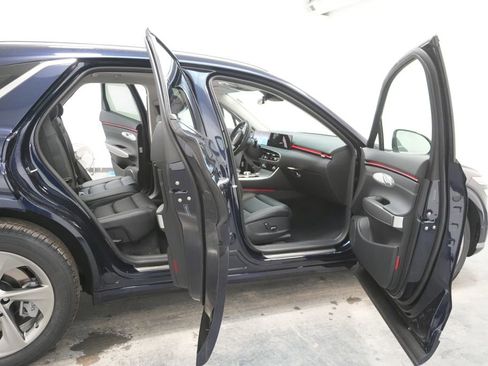 New 2026 Genesis GV70 2.5T Select image 34